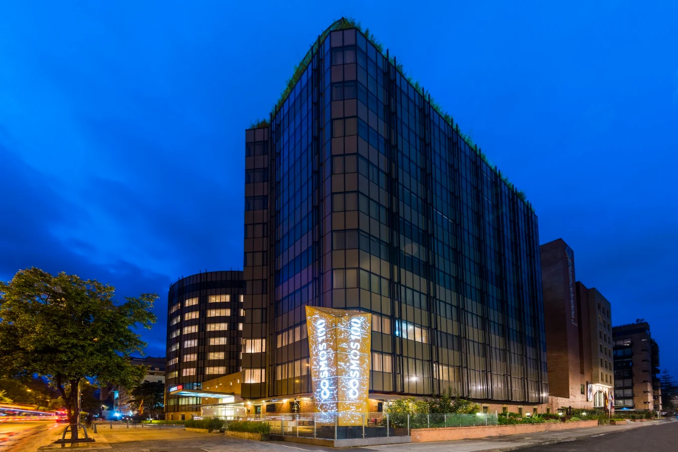 Hotel Cosmos 100